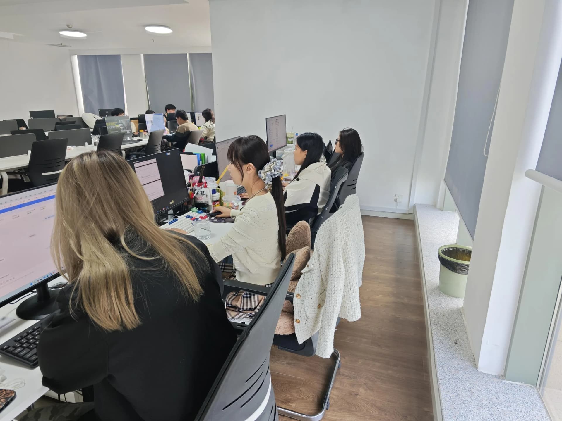 凌克客服工作实景